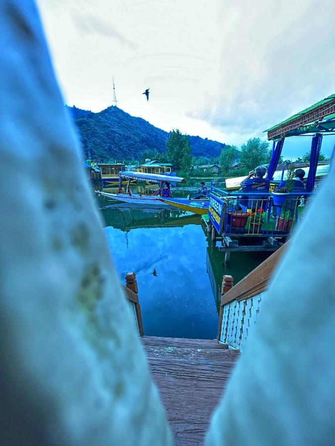Exotic Young Shreen Houseboat Srinagar  Exterior photo