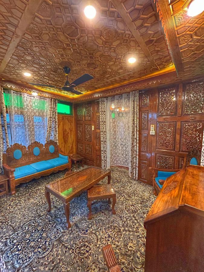 Exotic Young Shreen Houseboat Srinagar  Exterior photo